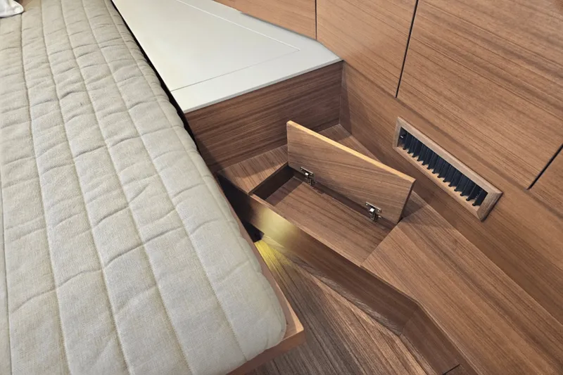 Slide: The Image of Delta CARBON 54 2018 - 58