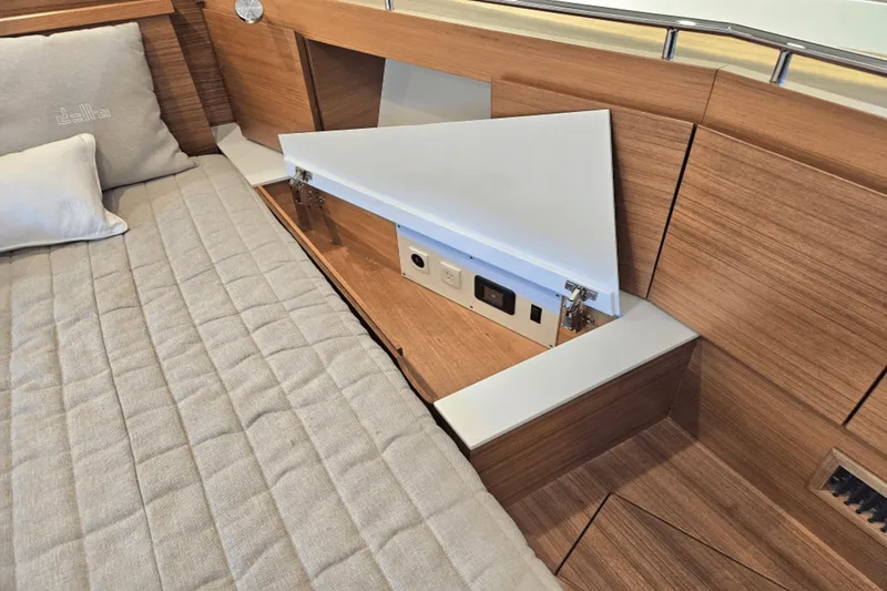 Slide: The Image of Delta CARBON 54 2018 - 59