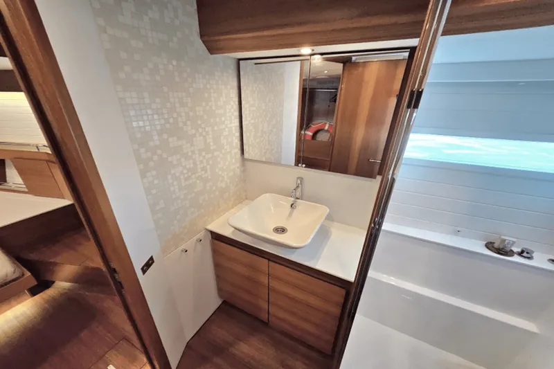 Slide: The Image of Delta CARBON 54 2018 - 62