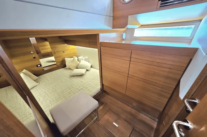 Slide: The Image of Delta CARBON 54 2018 - 64