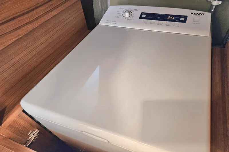 Slide: The Image of Delta CARBON 54 2018 - 68