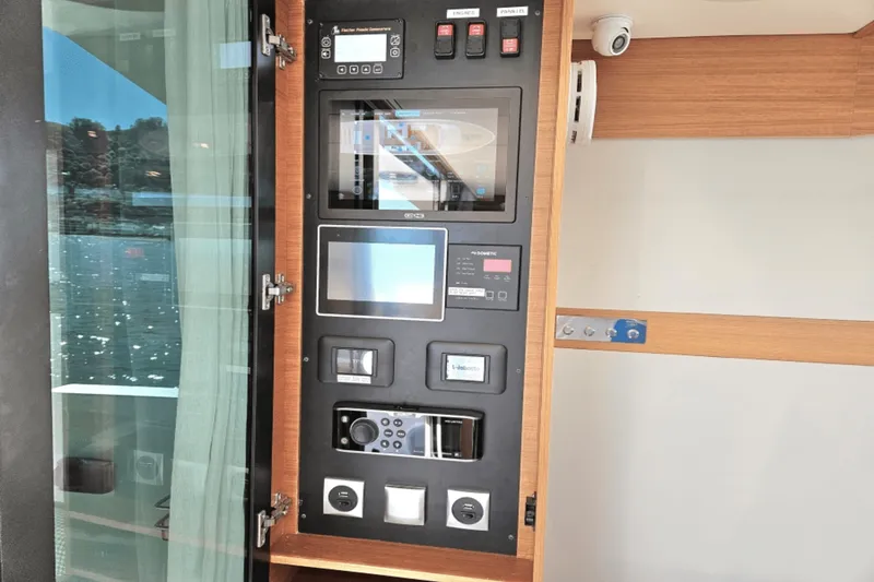 Slide: The Image of Delta CARBON 54 2018 - 69