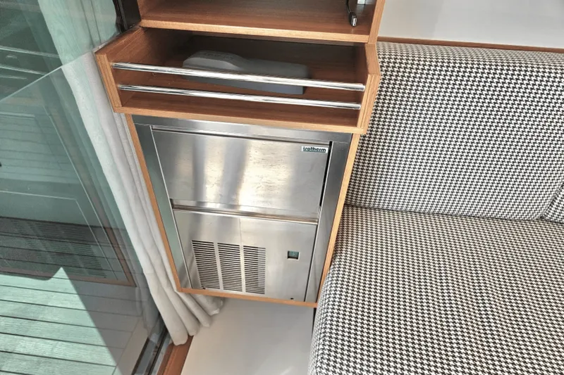 Slide: The Image of Delta CARBON 54 2018 - 71