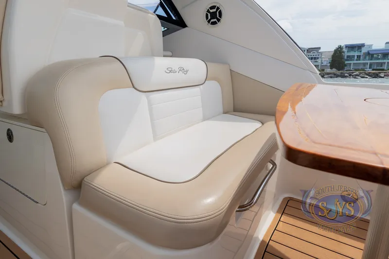 Slide: The Image of Sea Ray Sundancer 350 2012 - 8