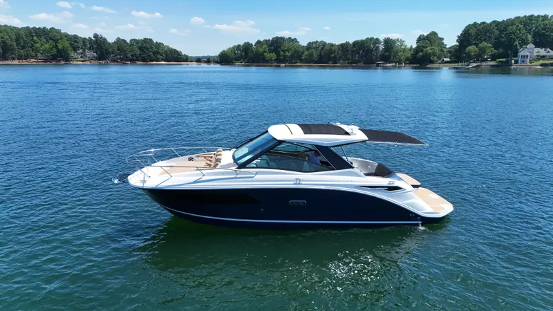 Slide: The Image of Sea Ray Sundancer 320 2026 - 2
