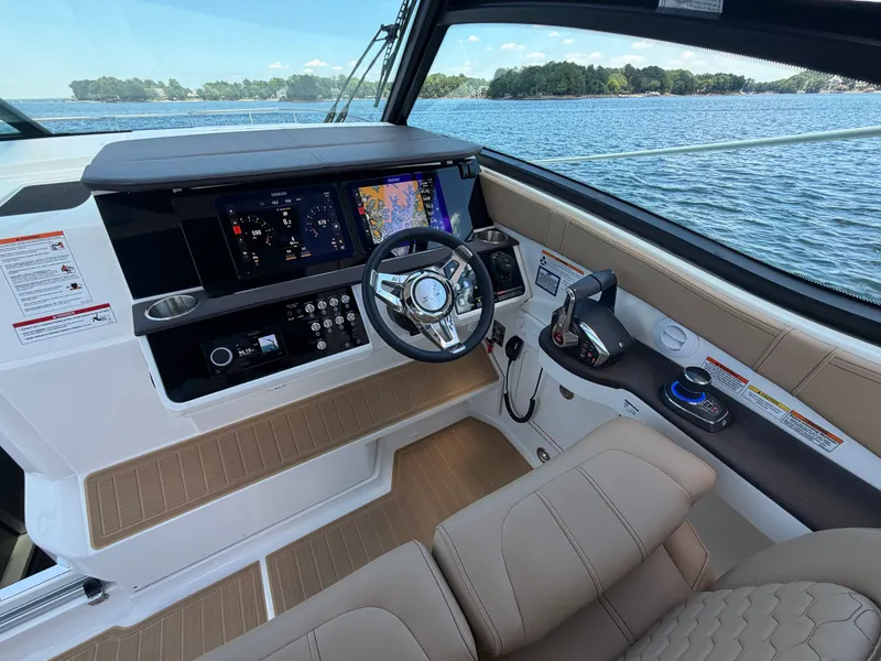 Slide: The Image of Sea Ray Sundancer 320 2026 - 37