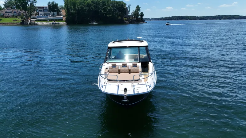 Slide: The Image of Sea Ray Sundancer 320 2026 - 5