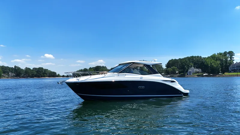 Slide: The Image of Sea Ray Sundancer 320 2026 - 40
