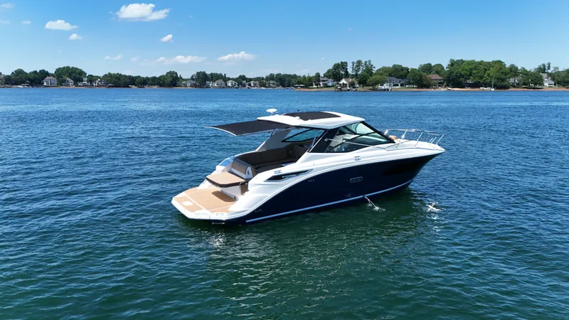 Slide: The Image of Sea Ray Sundancer 320 2026 - 7