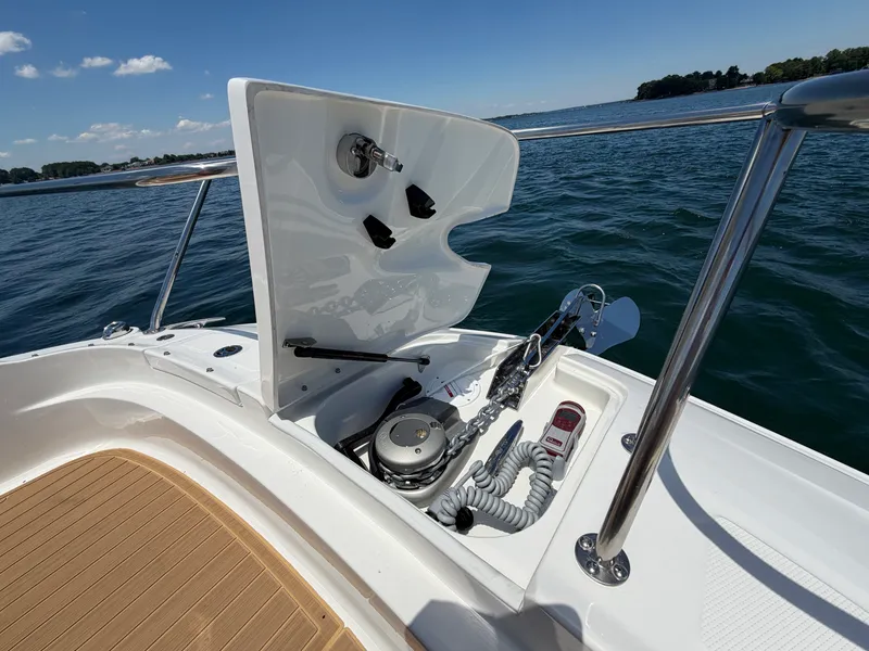 Slide: The Image of Sea Ray Sundancer 320 2026 - 19