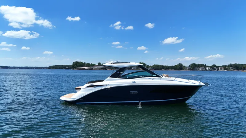 Slide: The Image of Sea Ray Sundancer 320 2026 - 8
