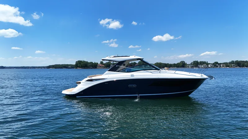 Slide: The Image of Sea Ray Sundancer 320 2026 - 9