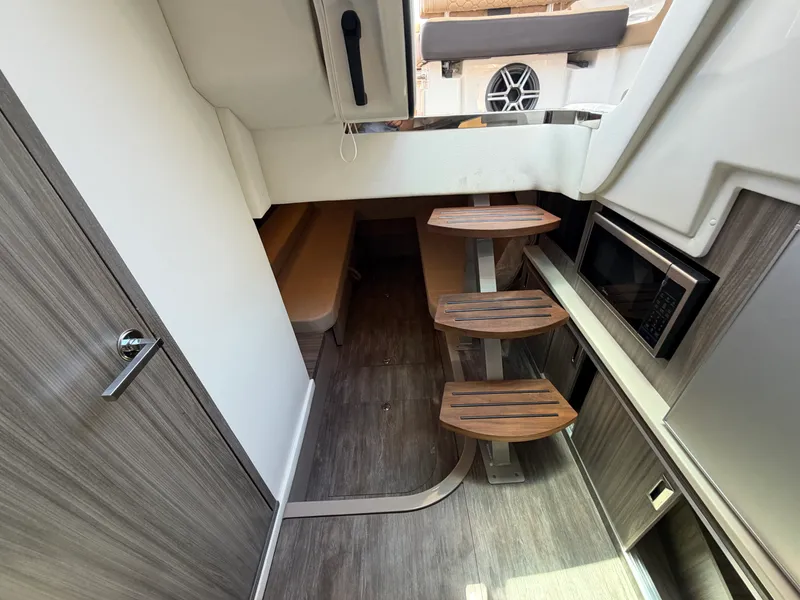 Slide: The Image of Sea Ray Sundancer 320 2026 - 24