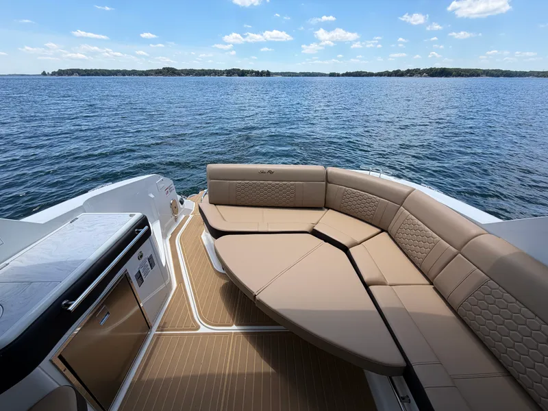 Slide: The Image of Sea Ray Sundancer 320 2026 - 30