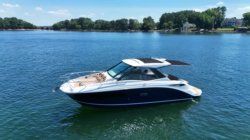 Slide: The Image of Sea Ray Sundancer 320 2026 - 3