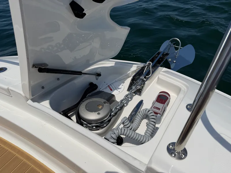 Slide: The Image of Sea Ray Sundancer 320 2026 - 20
