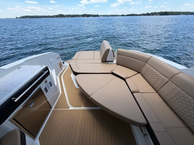 Slide: The Image of Sea Ray Sundancer 320 2026 - 31