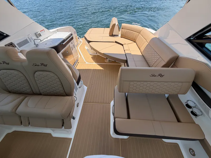 Slide: The Image of Sea Ray Sundancer 320 2026 - 21
