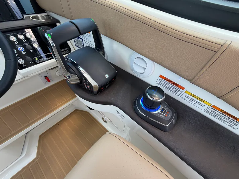 Slide: The Image of Sea Ray Sundancer 320 2026 - 39