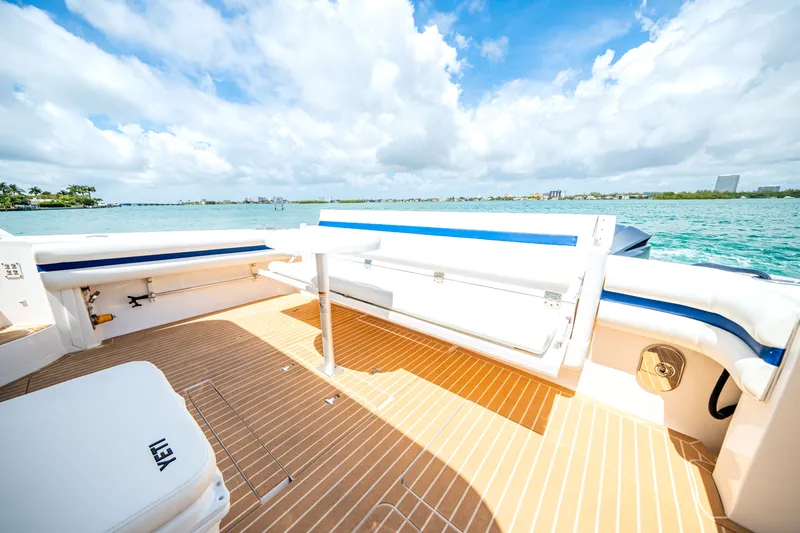 Slide: The Image of Intrepid 475 SPORT YACHT 2018 - 17