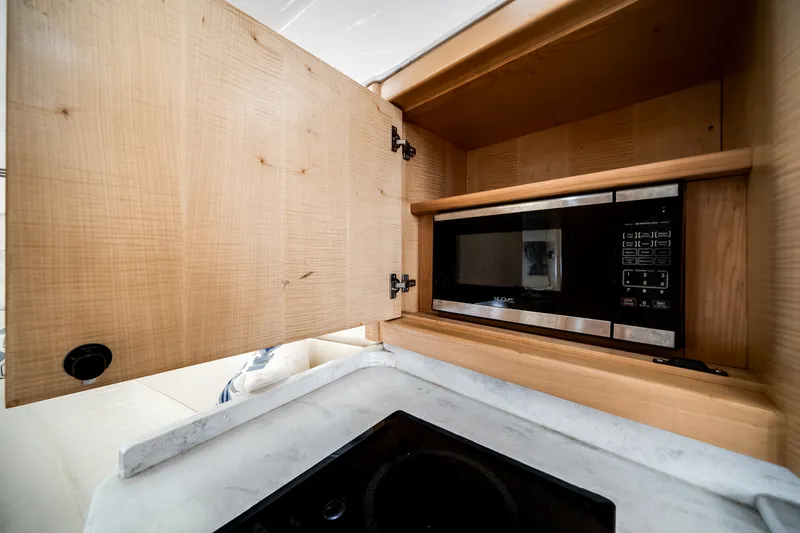 Slide: The Image of Intrepid 475 SPORT YACHT 2018 - 41