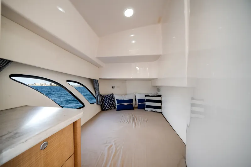 Slide: The Image of Intrepid 475 SPORT YACHT 2018 - 46