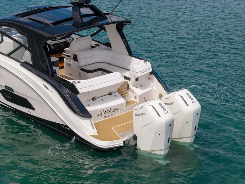 Slide: The Image of Sea Ray 370 SUNDANCER OB 2022 - 14
