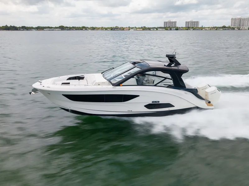 Slide: The Image of Sea Ray 370 SUNDANCER OB 2022 - 23