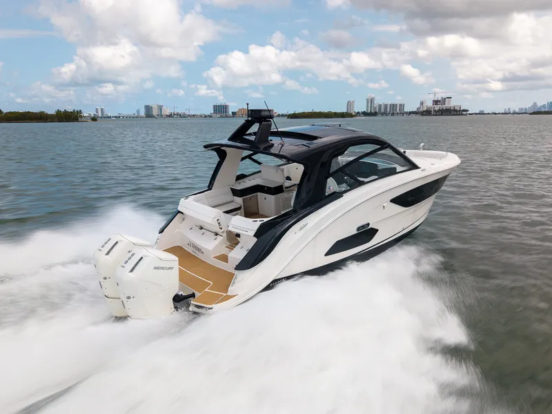 Slide: The Image of Sea Ray 370 SUNDANCER OB 2022 - 24