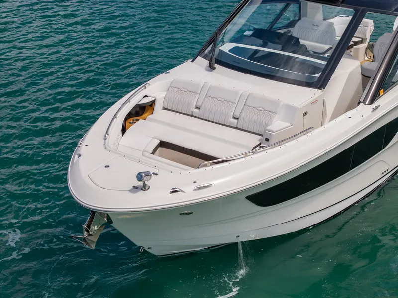 Slide: The Image of Sea Ray 370 SUNDANCER OB 2022 - 29