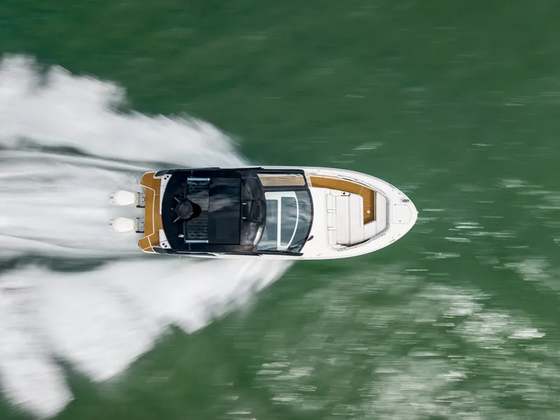 Slide: The Image of Sea Ray 370 SUNDANCER OB 2022 - 37
