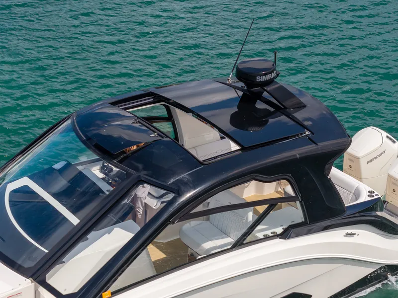 Slide: The Image of Sea Ray 370 SUNDANCER OB 2022 - 39