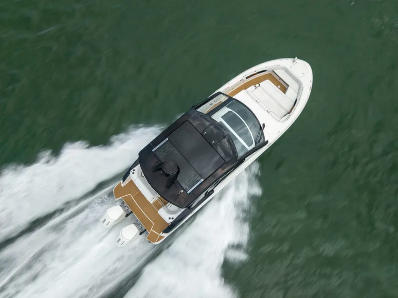 Slide: The Image of Sea Ray 370 SUNDANCER OB 2022 - 7