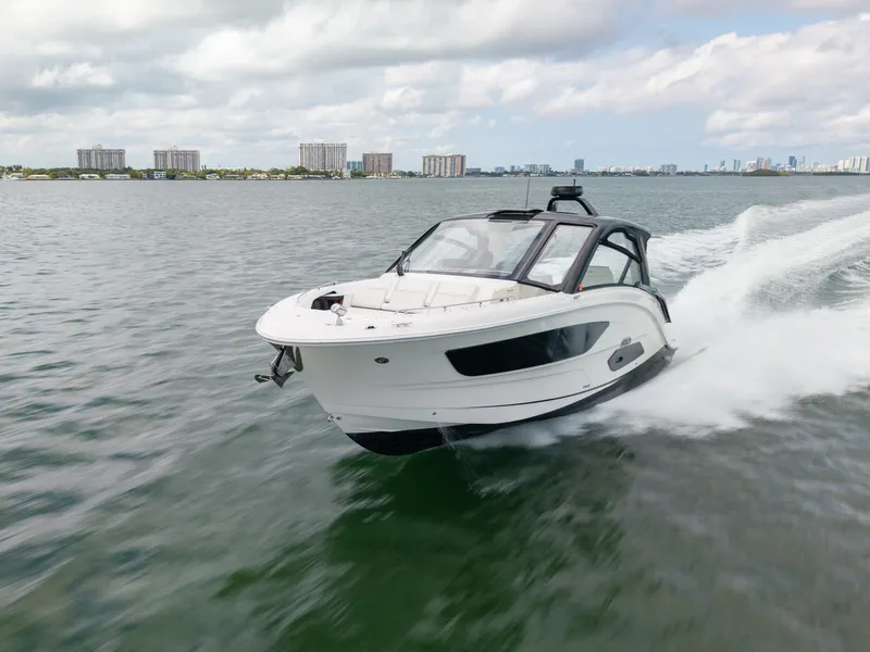 Slide: The Image of Sea Ray 370 SUNDANCER OB 2022 - 9