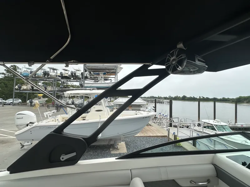 Slide: The Image of Sea Ray 290 SDX OB 2024 - 18