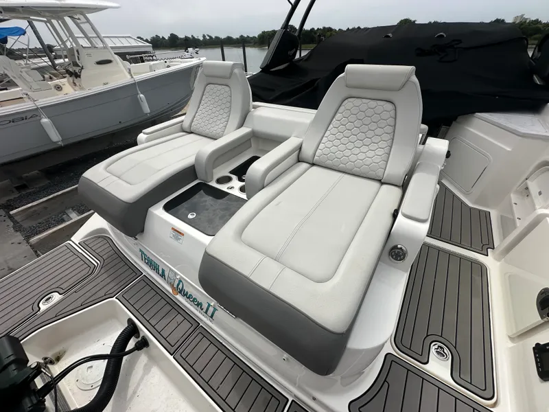 Slide: The Image of Sea Ray 290 SDX OB 2024 - 4