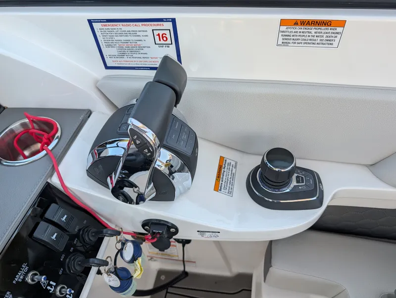 Slide: The Image of Sea Ray 290 SD OB 2022 - 10