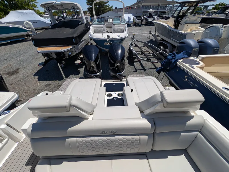 Slide: The Image of Sea Ray 290 SD OB 2022 - 14