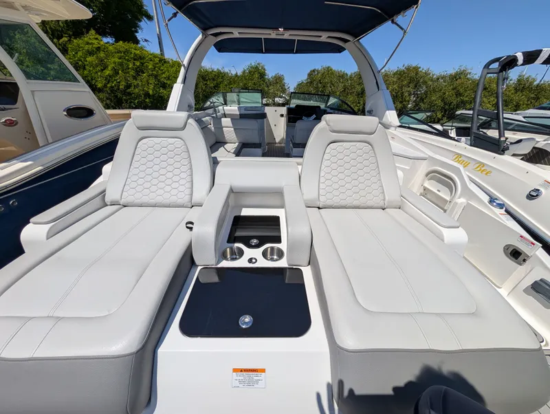 Slide: The Image of Sea Ray 290 SD OB 2022 - 20