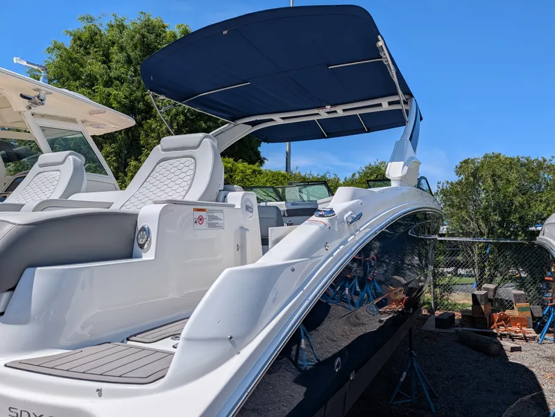 Slide: The Image of Sea Ray 290 SD OB 2022 - 21