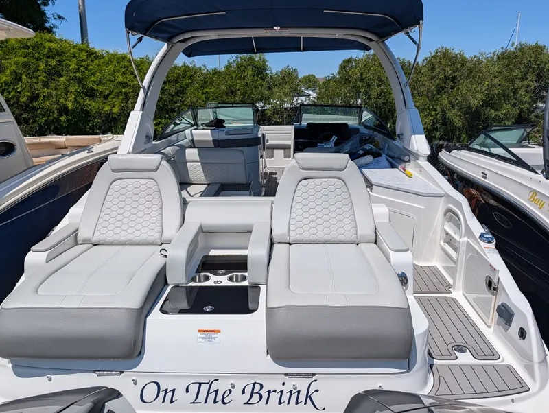 Slide: The Image of Sea Ray 290 SD OB 2022 - 3