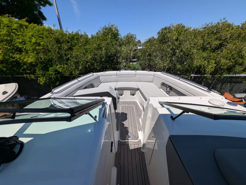 Slide: The Image of Sea Ray 290 SD OB 2022 - 4