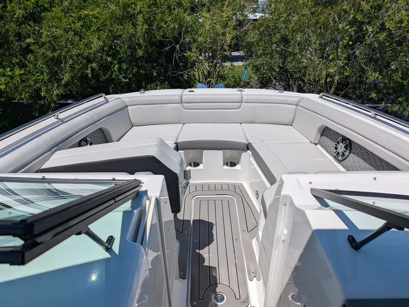 Slide: The Image of Sea Ray 290 SD OB 2022 - 5