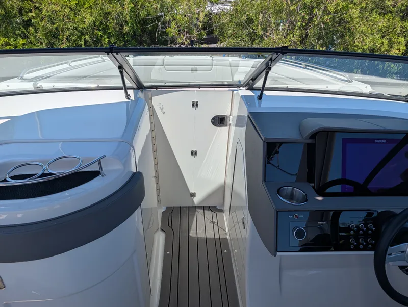 Slide: The Image of Sea Ray 290 SD OB 2022 - 8
