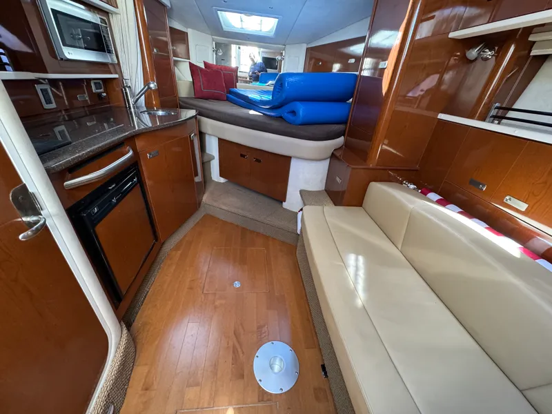 Slide: The Image of Sea Ray 330 SUNDANCER 2012 - 13