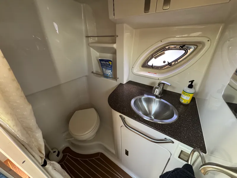 Slide: The Image of Sea Ray 330 SUNDANCER 2012 - 15