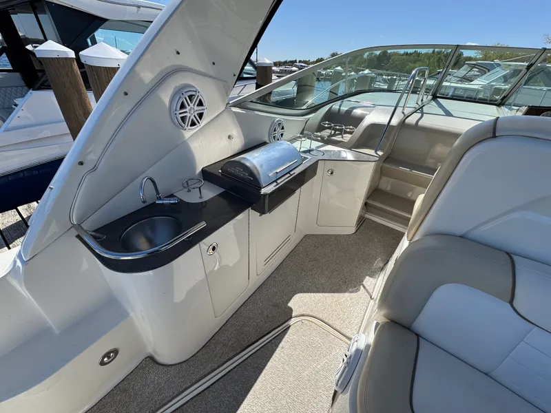 Slide: The Image of Sea Ray 330 SUNDANCER 2012 - 22