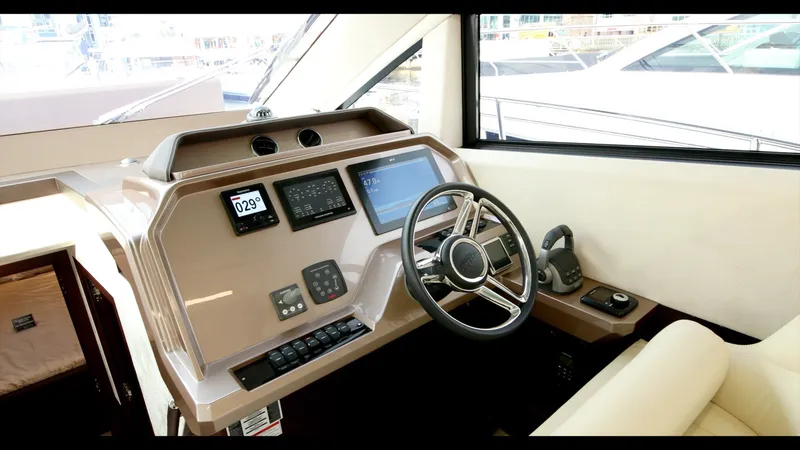 Slide: The Image of Galeon 470 SKY 2024 - 17