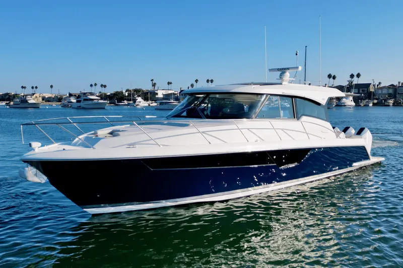 The Image of Tiara 48 LE 2025 - 0