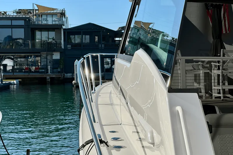 Slide: The Image of Tiara 48 LE 2025 - 12